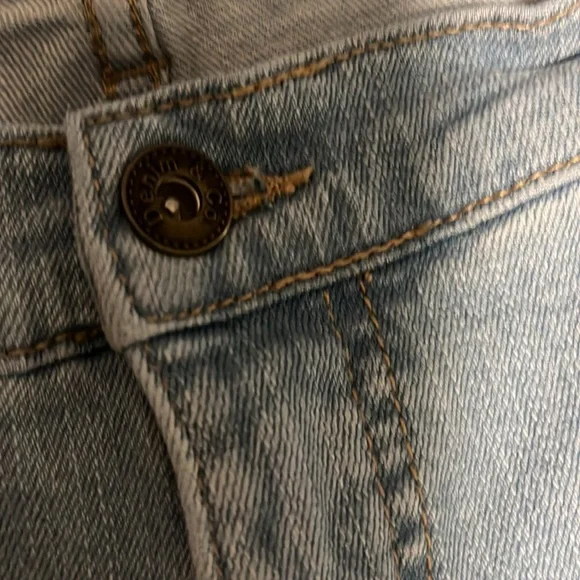 Light Wash Straight Leg Jeans w/ Destruction - Picture 6 of 9